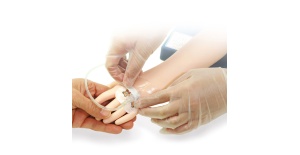 Simulador de mano pediátrica para punción IV M95 de Kyoto Kagaku
